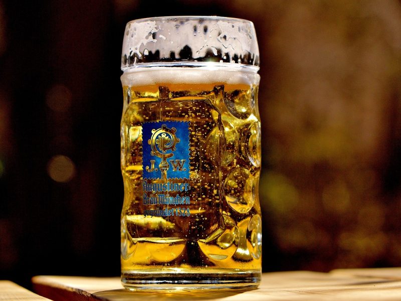 Geschichte der Biergärten in Bayern | Tradition, Brotzeit & Augustiner am Wörthsee