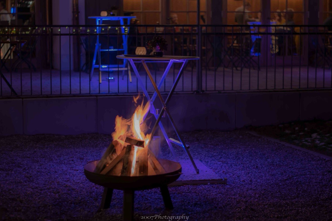 Feuerstelle für Stockbrot bei einer Weihnachtsfeier am Wörthsee